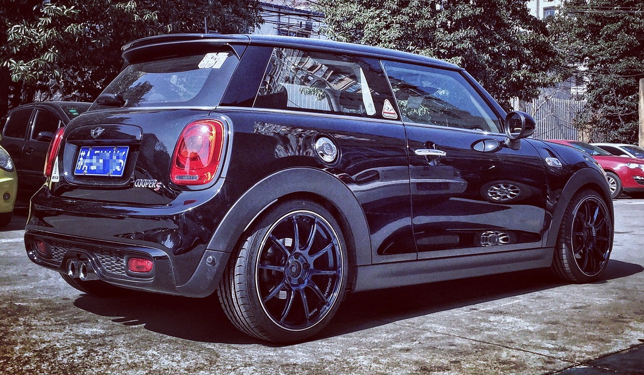 F57 mini with Advan RZ wheels