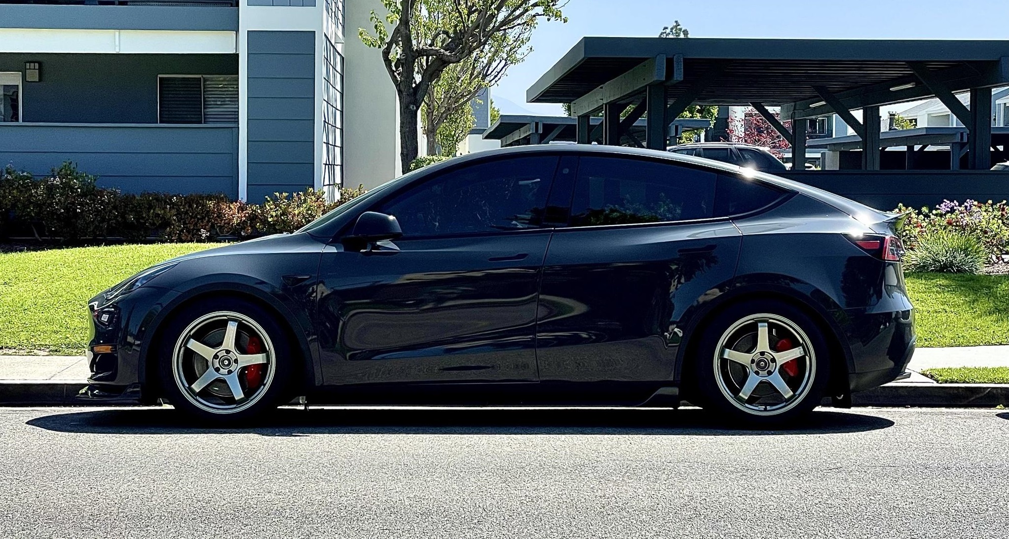 Model Y lowered on Advan wheels