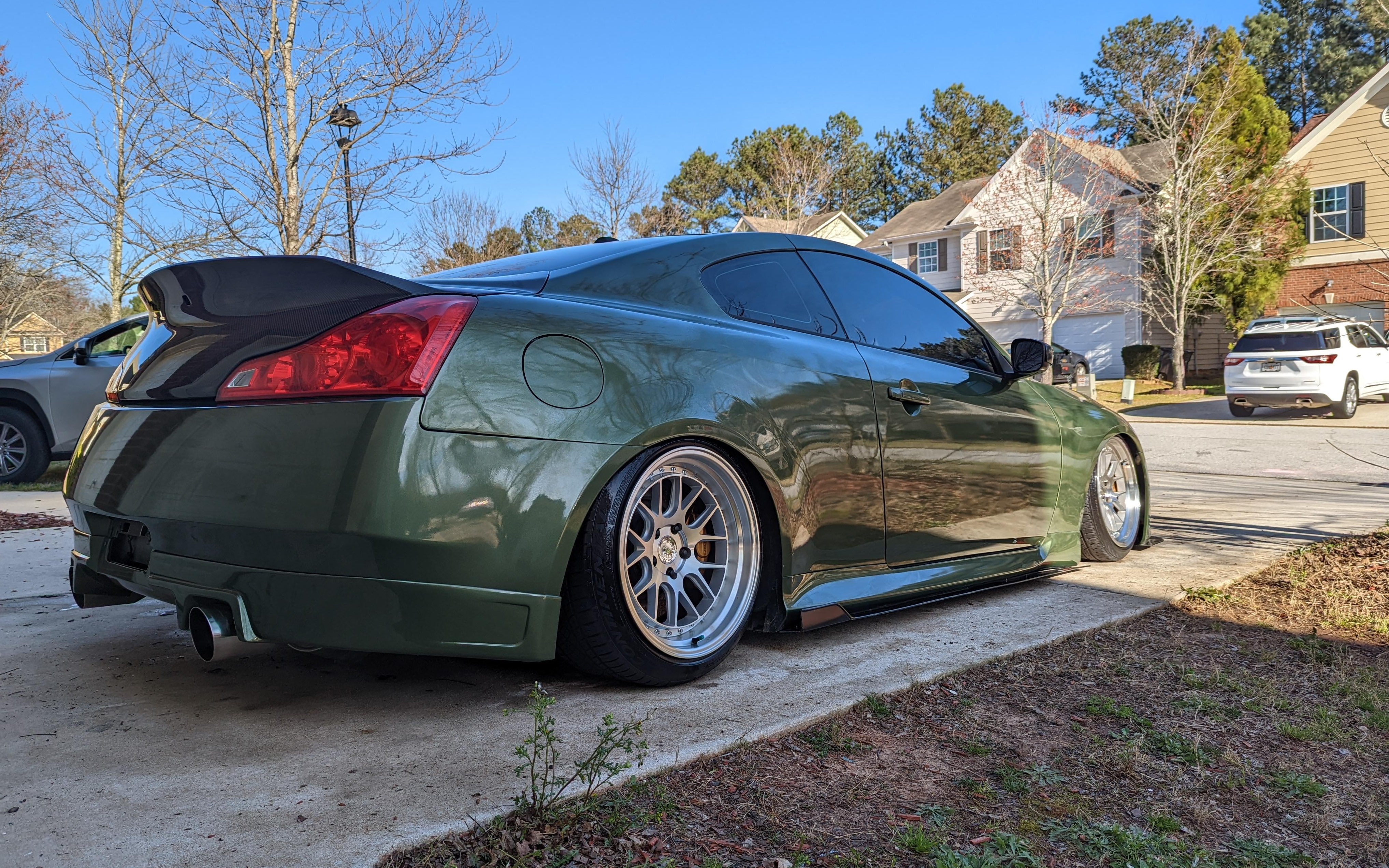 g37 coupe on 18 inch wheels w/ airbags